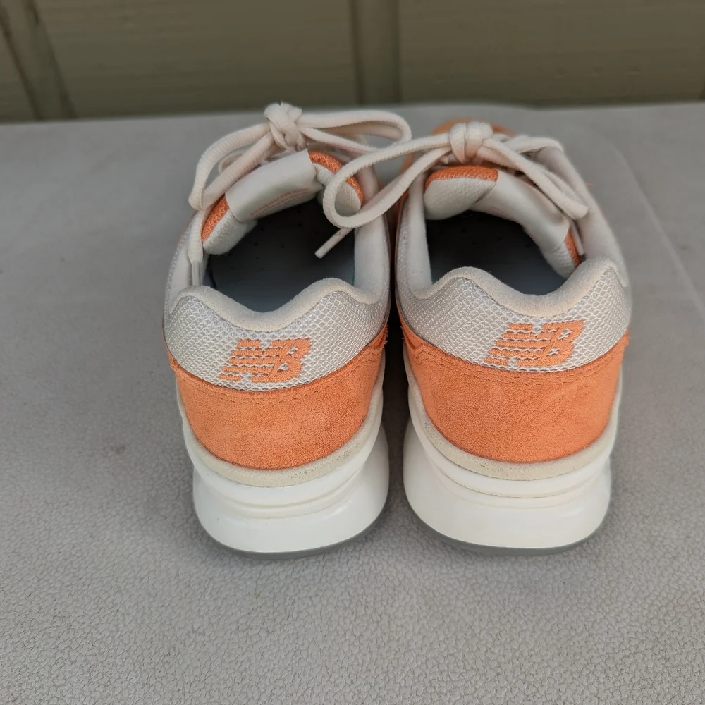 New Balance Sneakers, Women's 8.5 or Mens 7, Orange Jogging Shoes - Picture 10 of 11